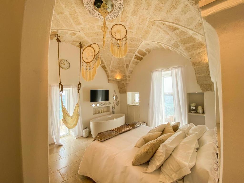 Apulia Charming Suites - Casa Rossa Suite Perla E Suite Corallo Савеллетри Экстерьер фото