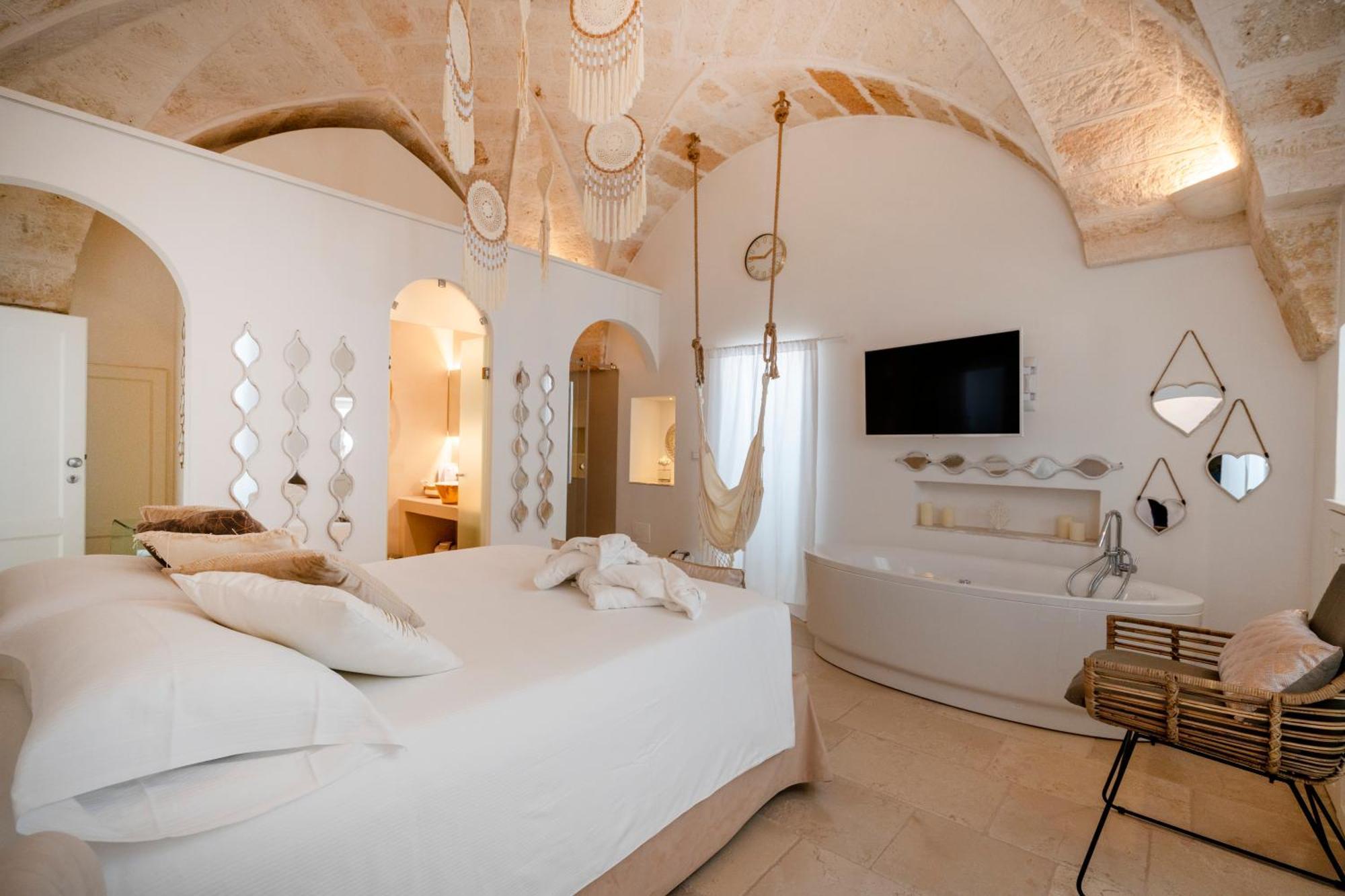 Apulia Charming Suites - Casa Rossa Suite Perla E Suite Corallo Савеллетри Экстерьер фото